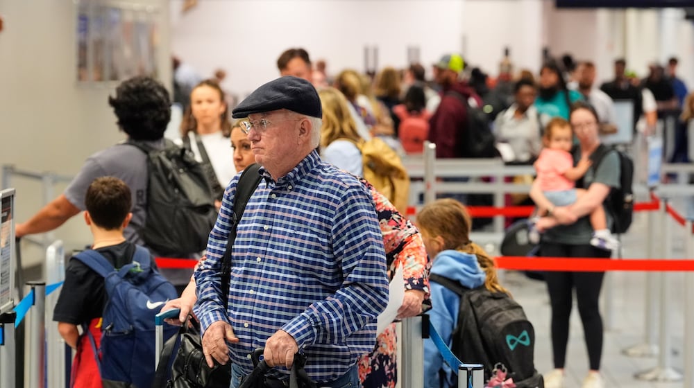 Travelers stand in line at a ticketing gate at the Dallas Fort Worth International Airport, at DFW Airport, Texas, Friday, Nov. 21, 2025. (AP Photo/Tony Gutierrez)