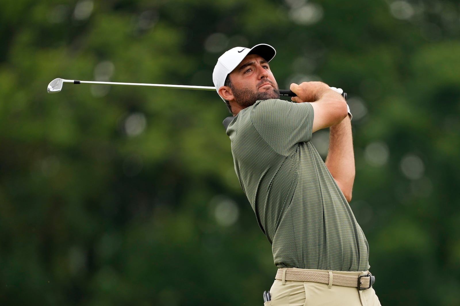 Scottie Scheffler tees off on the 16th hole during the second round of the U.S. Open golf tournament at Oakmont Country Club Friday, June 13, 2025, in Oakmont, Pa. (AP Photo/Carolyn Kaster)