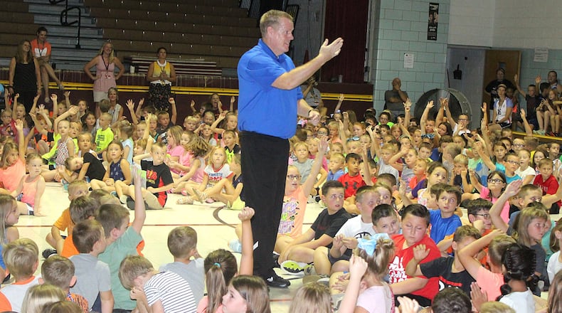 Inspirational motivational speaker Jim Basketball Jones inspires students at South Vienna Elementary School. JEFF GUERINI/STAFF