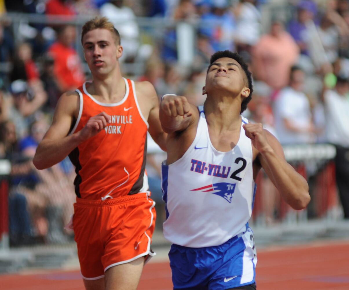 PHOTOS: State track and field, Day 2, D-III running, D-II field