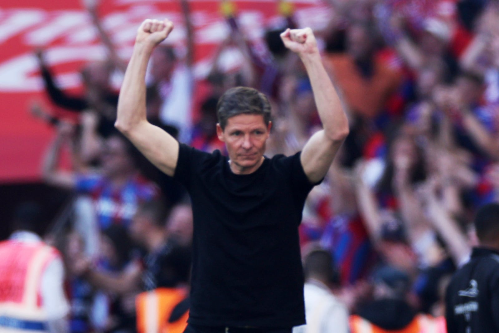 Crystal Palace's head coach Oliver Glasner reacts during the FA Cup final between Manchester City and Crystal Palace at the Wembley Stadium in London, Saturday, May 17, 2025. (AP Photo/Ian Walton)