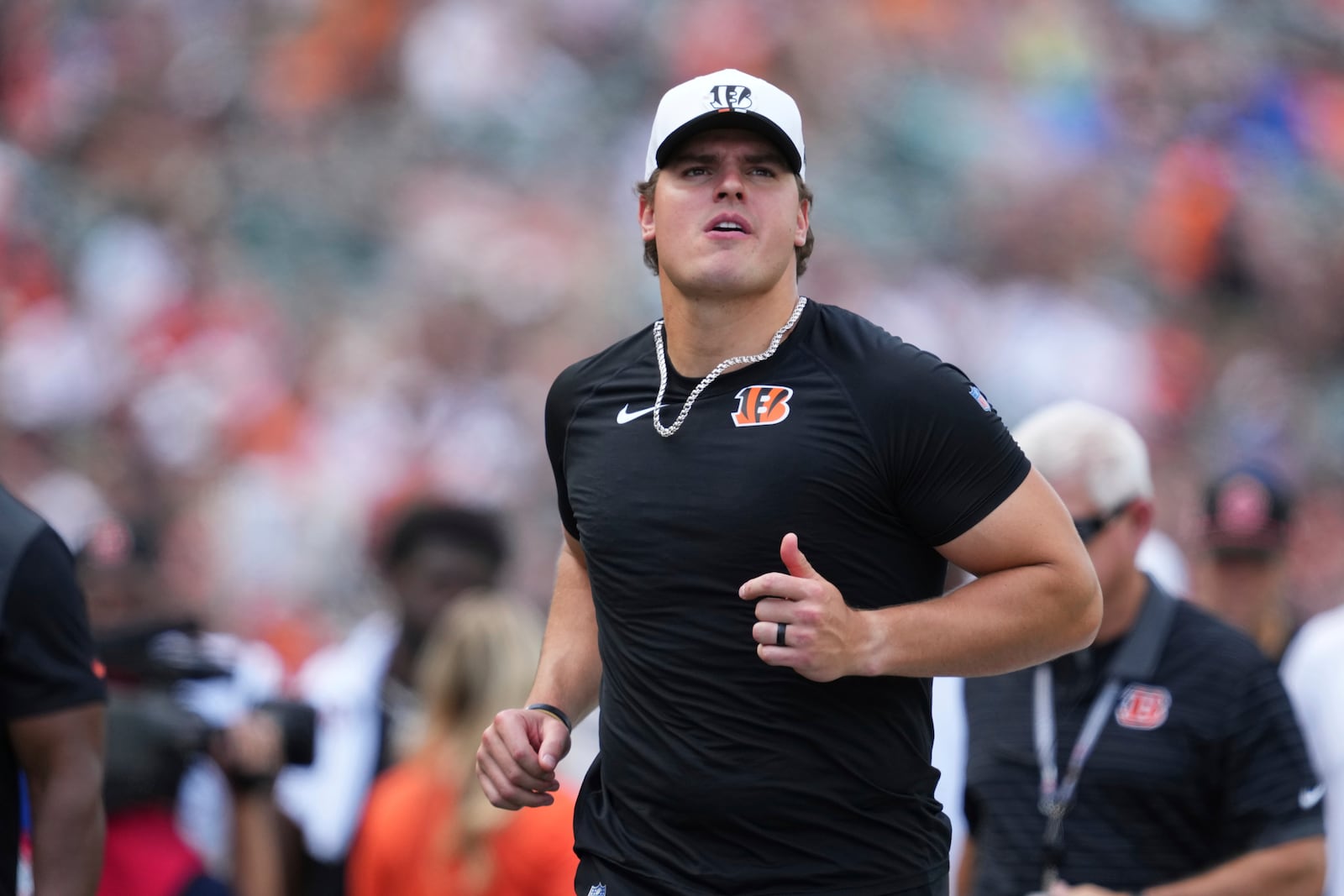 Cincinnati Bengals defensive end Trey Hendrickson runs off the field during a preseason NFL football game against the Indianapolis Colts, Saturday, Aug. 23, 2025, in Cincinnati. (AP Photo/Jeff Dean)