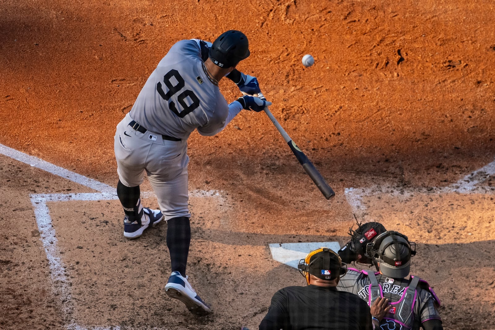 New York Yankees' Aaron Judge bats during the sixth inning of a baseball game against the New York Mets, Saturday, July 5, 2025, in New York. (AP Photo/Angelina Katsanis)