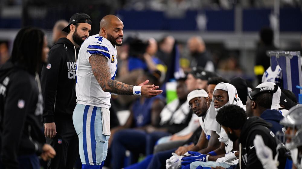 Dallas Cowboys quarterback Dak Prescott speaks to his teammates during the first half of an NFL football game against the Minnesota Vikings Sunday, Dec. 14, 2025, in Arlington, Texas. (AP Photo/Jerome Miron)