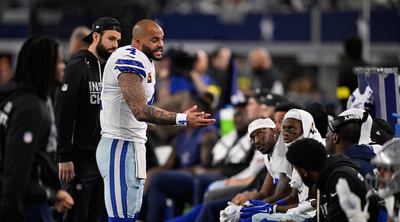Dallas Cowboys quarterback Dak Prescott speaks to his teammates during the first half of an NFL football game against the Minnesota Vikings Sunday, Dec. 14, 2025, in Arlington, Texas. (AP Photo/Jerome Miron)