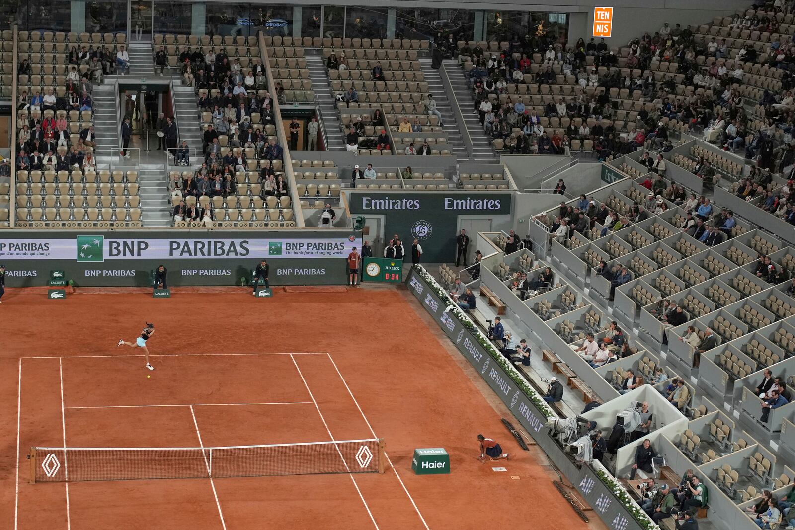 Australia's Ajla Tomljanovic, top, returns the ball to Italy's Jasmine Paolini during their second round match of the French Tennis Open, at the Roland-Garros stadium, in Paris, Wednesday, May 28, 2025. (AP Photo/Christophe Ena)