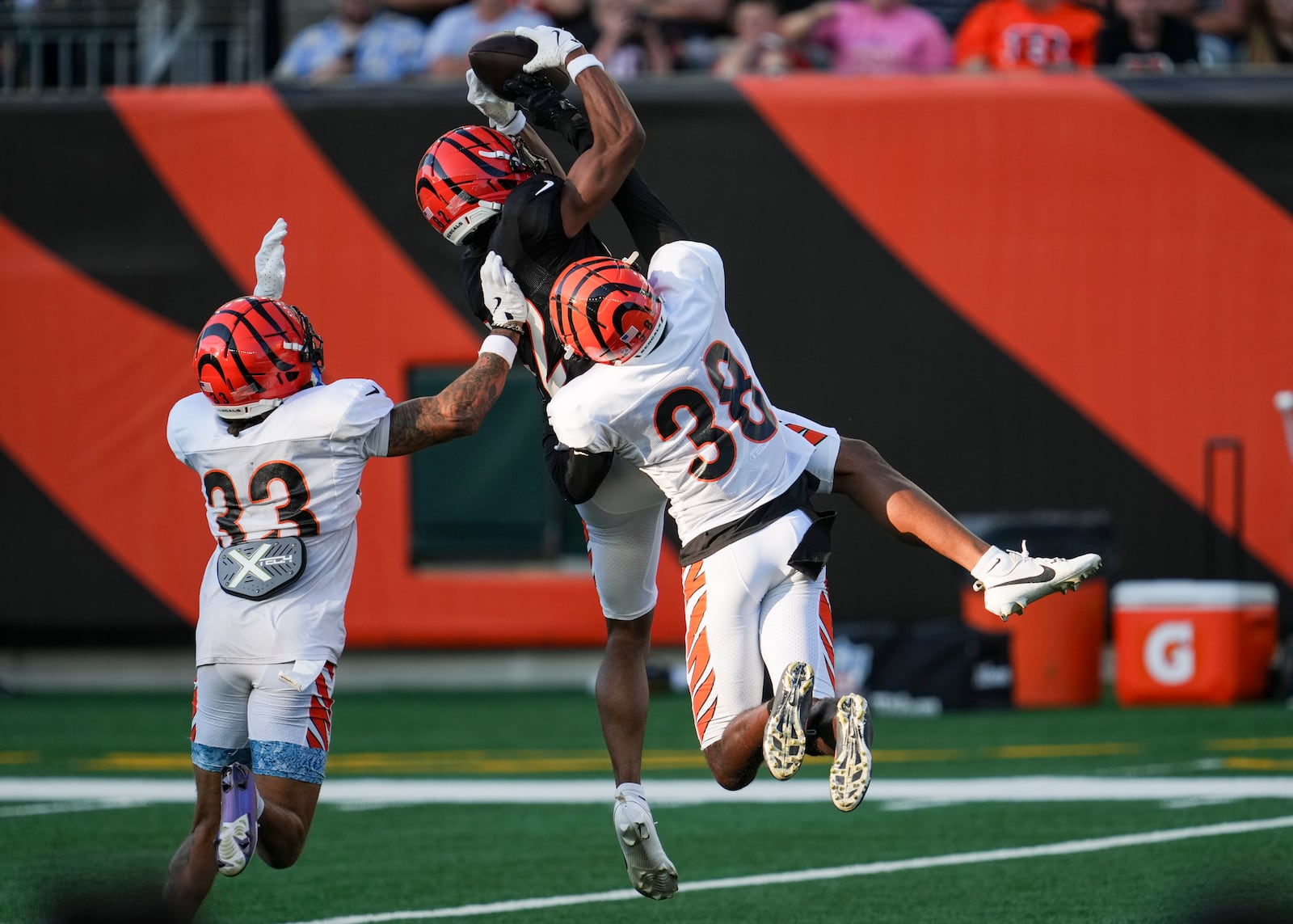 Cincinnati Bengals wide receiver Mitchell Tinsley, top, makes a catch against cornerback DJ Ivey (38) during practice at the NFL football team's stadium, Saturday, Aug. 2, 2025, in Cincinnati. (AP Photo/Jeff Dean)