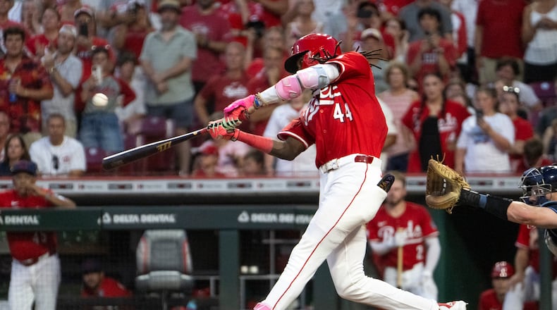 Cincinnati Reds' Elly De La Cruz hits a single in the seventh inning of a baseball game against the Tampa Bay Rays, Saturday, July 26, 2025, in Cincinnati. (AP Photo/Michael Swensen)