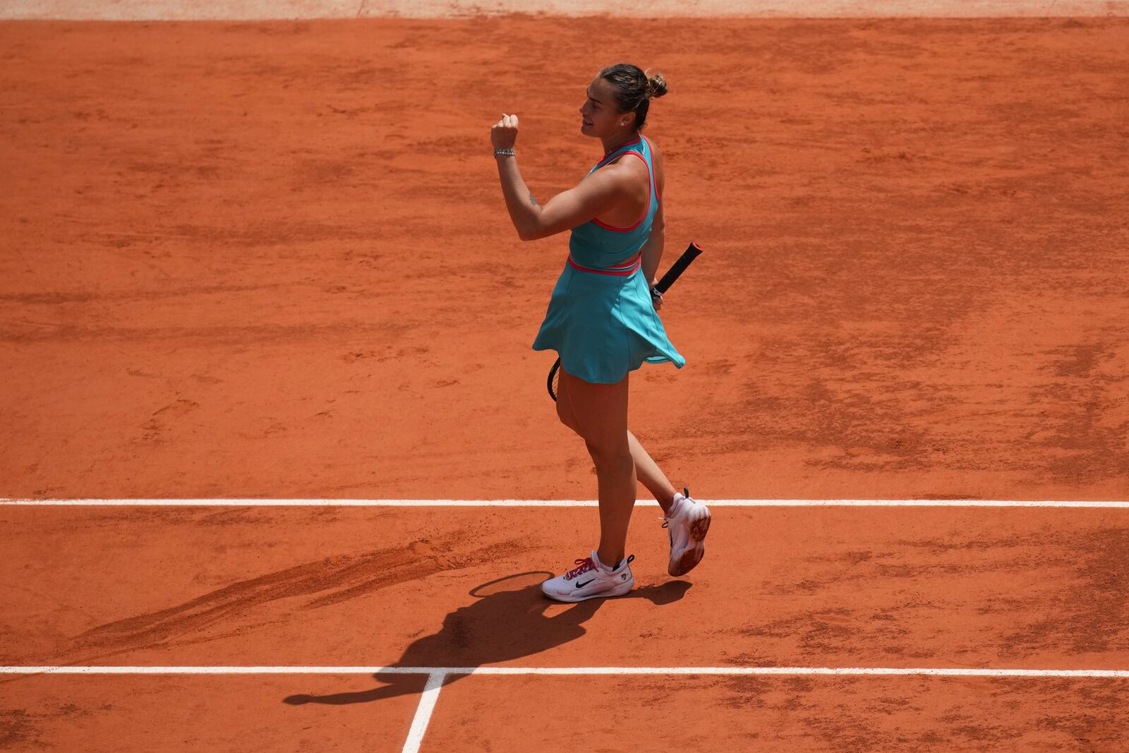 Aryna Sabalenka of Belarus celebrates as she won the quarterfinal match of the French Tennis Open against China's Qinwen Zheng at the Roland-Garros stadium in Paris, Tuesday, June 3, 2025. (AP Photo/Christophe Ena)