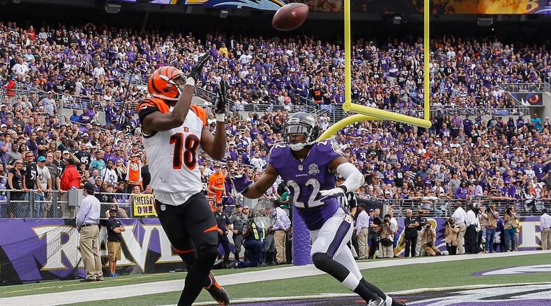 Cincinnati Bengals wide receiver A.J. Green (18) pulls in a pass under pressure from Baltimore Ravens cornerback Jimmy Smith (22) during the second half of an NFL football game in Baltimore, Sunday, Sept. 27, 2015. (AP Photo/Patrick Semansky)