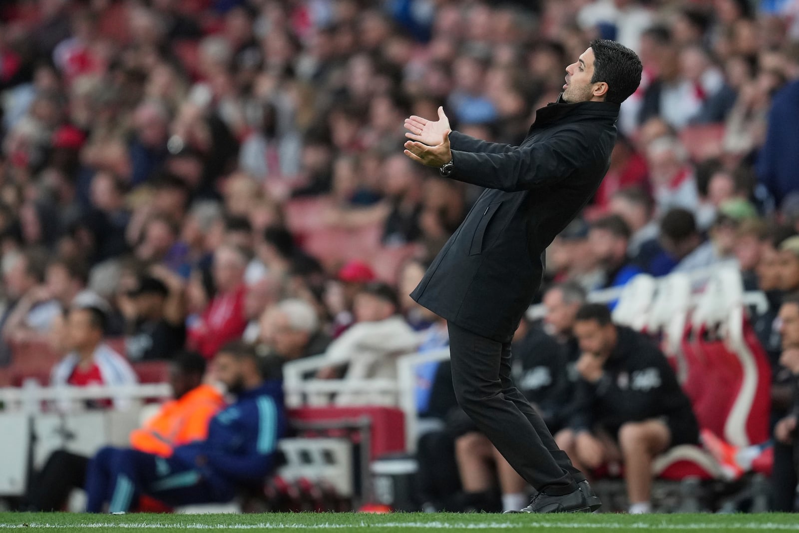 Arsenal's manager Mikel Arteta reacts during the English Premier League soccer match between Arsenal and Bournemouth at Emirates stadium in London, Saturday, May 3, 2025. (AP Photo/Kin Cheung)