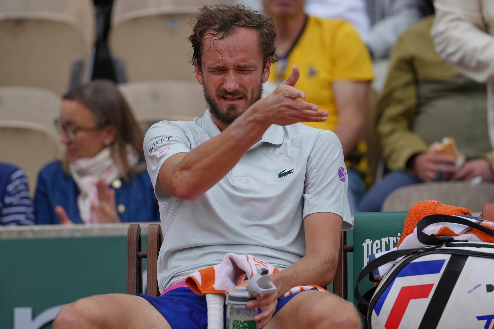 Russia's Daniil Medvedev reacts as he plays Britain's Cameron Norrie during their first round match of the French Tennis Open, at the Roland-Garros stadium, in Paris, Tuesday, May 27, 2025. (AP Photo/Thibault Camus)