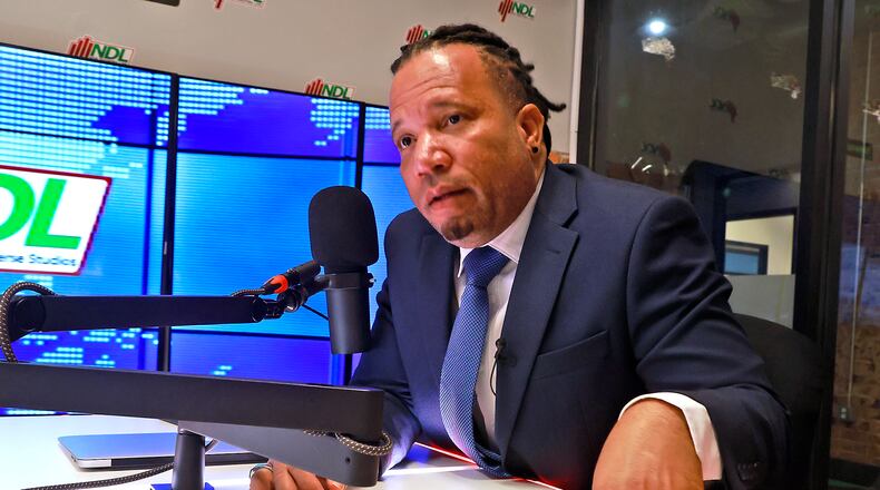 Jacob Payen, yon manm nan Haitian Community Alliance, te pale nan non gwoup la ki vle rasanble kominote a ansanm, Madi 1 Oktòb 2024. (Kredi: BILL LACKEY/STAFF)