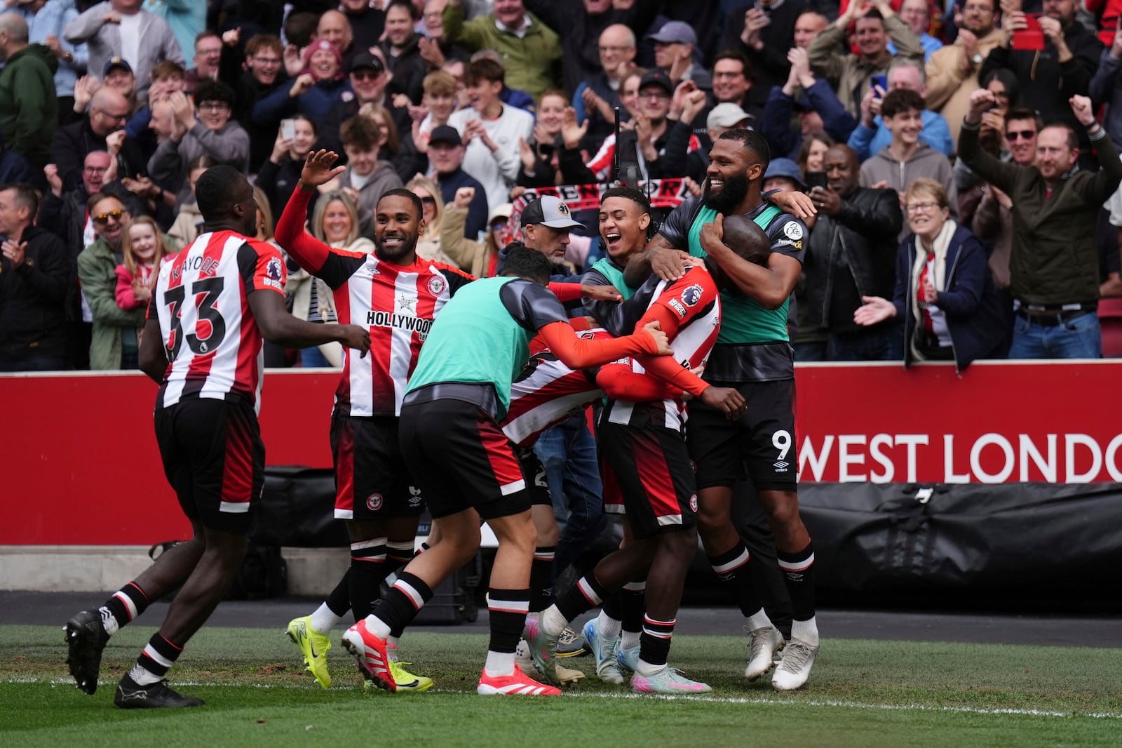 Brentford's Yoane Wissa, second right, celebrates scoring their side's fourth goal of the game during the English Premier League soccer match between Brentford and Manchester United at the Gtech Community Stadium, London, Sunday, May 4, 2025. (John Walton/PA via AP)