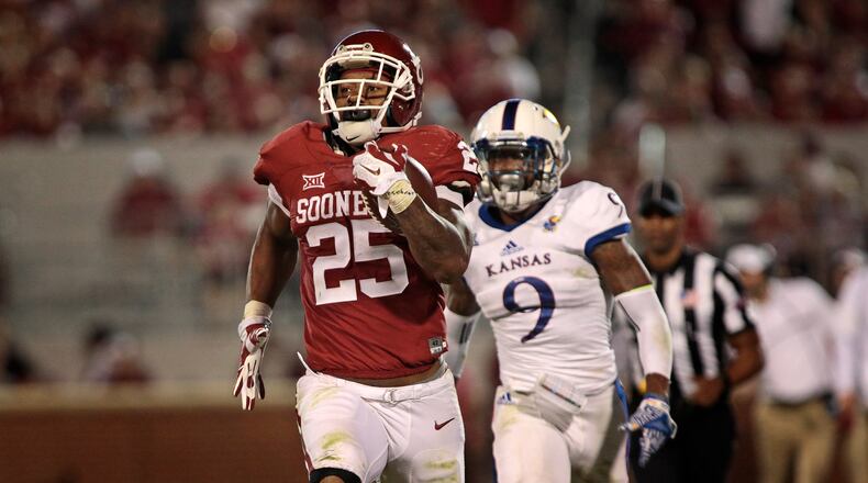 NORMAN, OK - OCTOBER 29: Running back Joe Mixon #25 of the Oklahoma Sooners runs the sideline against the Kansas Jayhawks October 29, 2016 at Gaylord Family-Oklahoma Memorial Stadium in Norman, Oklahoma. The Sooners defeated the Jayhawks 56-3. (Photo by Brett Deering/Getty Images)