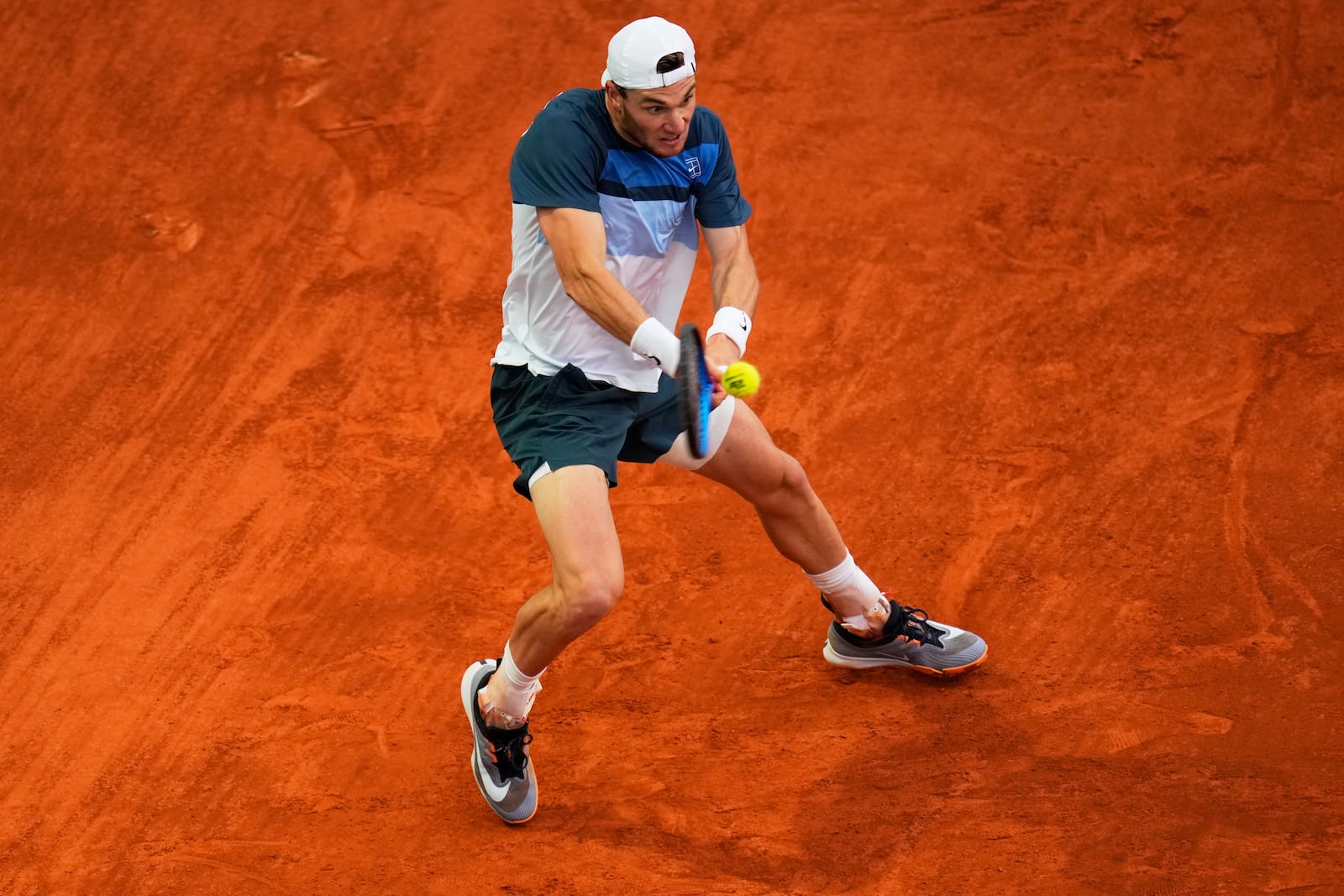 Britain's Jack Draper returns to Norway's Casper Ruud during the Madrid Open tennis final in Madrid, Spain, Sunday, May 4, 2025. (AP Photo/Manu Fernandez)