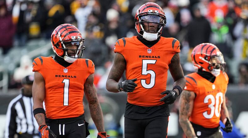 FILE - Cincinnati Bengals wide receiver Ja'Marr Chase, left, and wide receiver Tee Higgins, center, line up for a play during the second half of an NFL football game against the Pittsburgh Steelers, Sunday, Dec. 1, 2024, in Cincinnati. (AP Photo/Kareem Elgazzar, File)