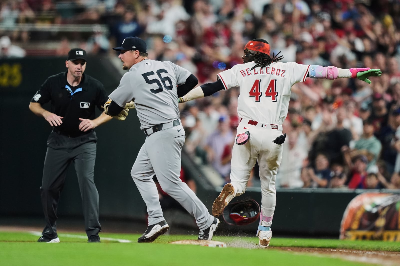 Cincinnati Reds' Elly De La Cruz, right, reacts after beating New York Yankees' Mark Leiter Jr. to first base after hitting a single during the eleventh inning of a baseball game, Tuesday, June 24, 2025, in Cincinnati. (AP Photo/Joshua A. Bickel)
