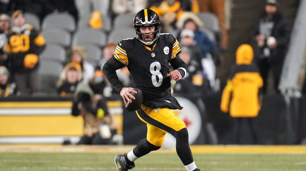 Pittsburgh Steelers quarterback Aaron Rodgers (8) runs with the ball during the first half of an NFL football game against the Baltimore Ravens, Sunday, Jan. 4, 2026, in Pittsburgh. (AP Photo/Gene J. Puskar)