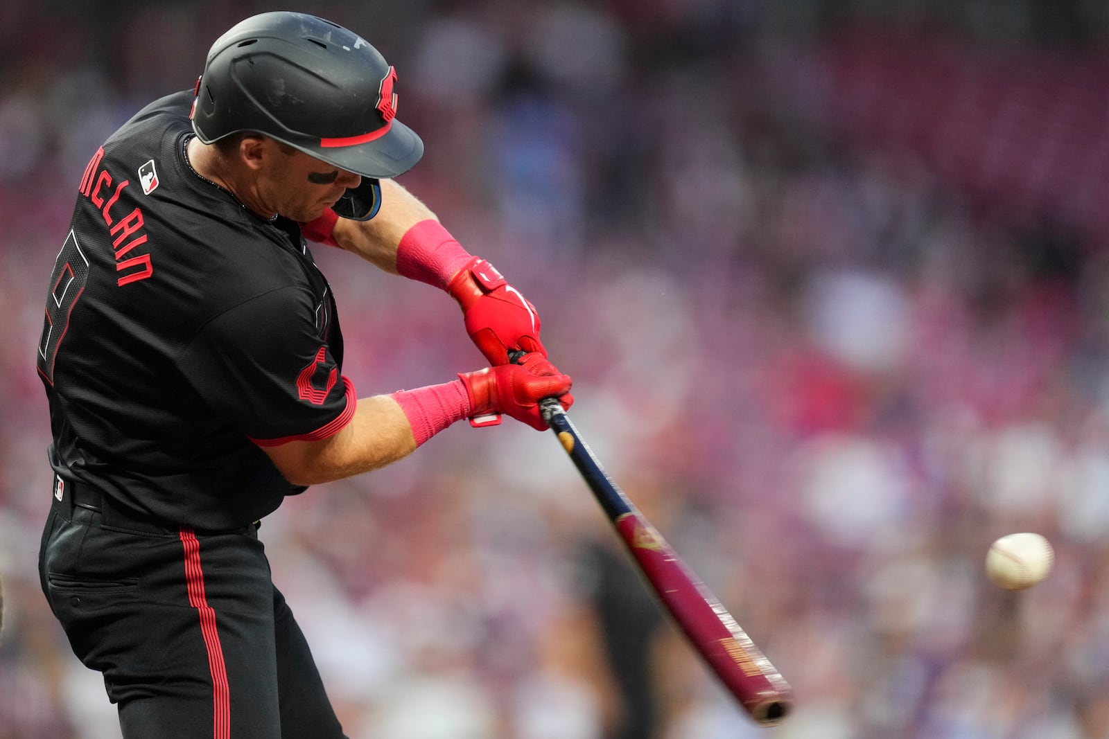 Cincinnati Reds' Matt McLain hits a solo home run during the third inning of a baseball game against the Chicago Cubs, Friday, Sept. 19, 2025, in Cincinnati. (AP Photo/Jeff Dean)
