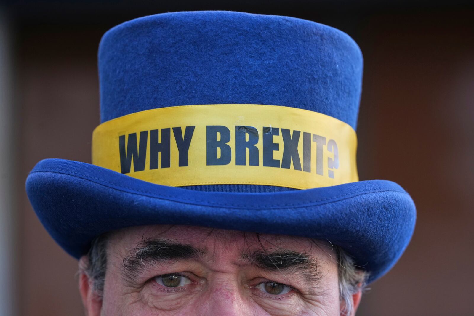 Anti-Brexit campaigner Steve Bray poses as he arrives at Westminster Magistrates Court in London, England, Monday, April 14, 2025. (AP Photo/Kirsty Wigglesworth)