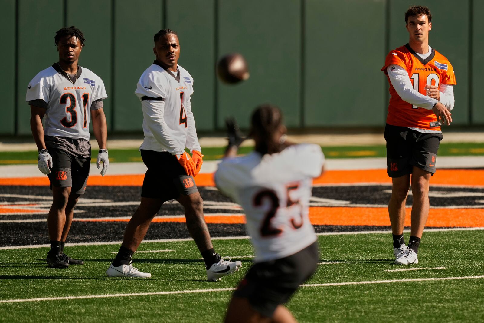 Cincinnati Bengals quarterback Payton Thorne (10) throws a pass to Tahj Brooks (25) as unsigned Keyon Mozee (31) and Quali Conley (40 look on during the NFL football team's rookie minicamp on Friday, May 9, 2025, in Cincinnati. (AP Photo/Carolyn Kaster)