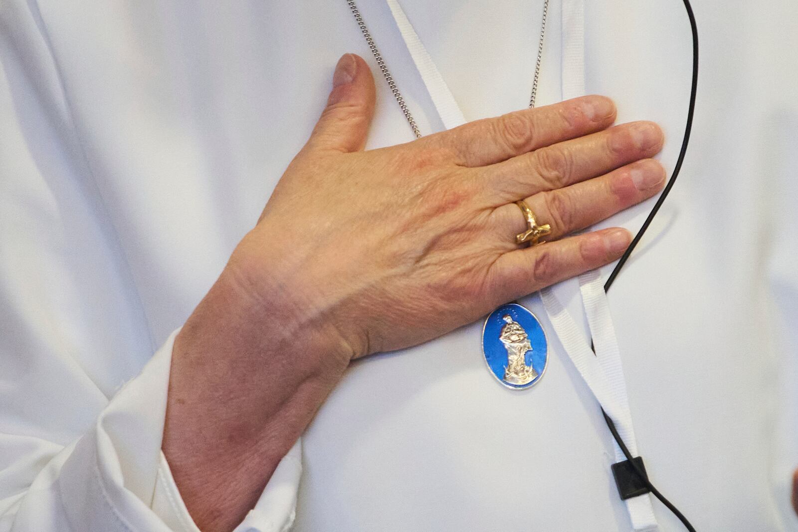 A nun prays during a congress of nearly 900 superiors of the world's female religious orders in Rome, Monday, May 5, 2025. (AP Photo/Alessandra Tarantino)