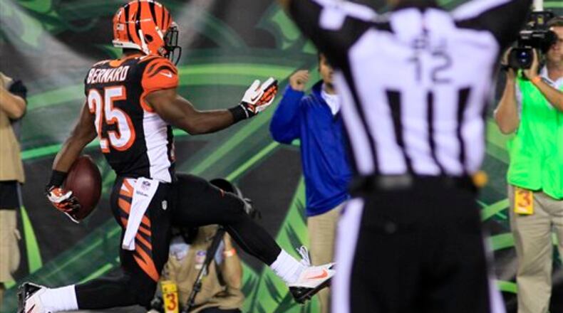Cincinnati Bengals running back Giovani Bernard (25) scores a touchdown on a 27-yard pass reception against the Pittsburgh Steelers in the first half of an NFL football game, Monday, Sept. 16, 2013, in Cincinnati. (AP Photo/Tom Uhlman)