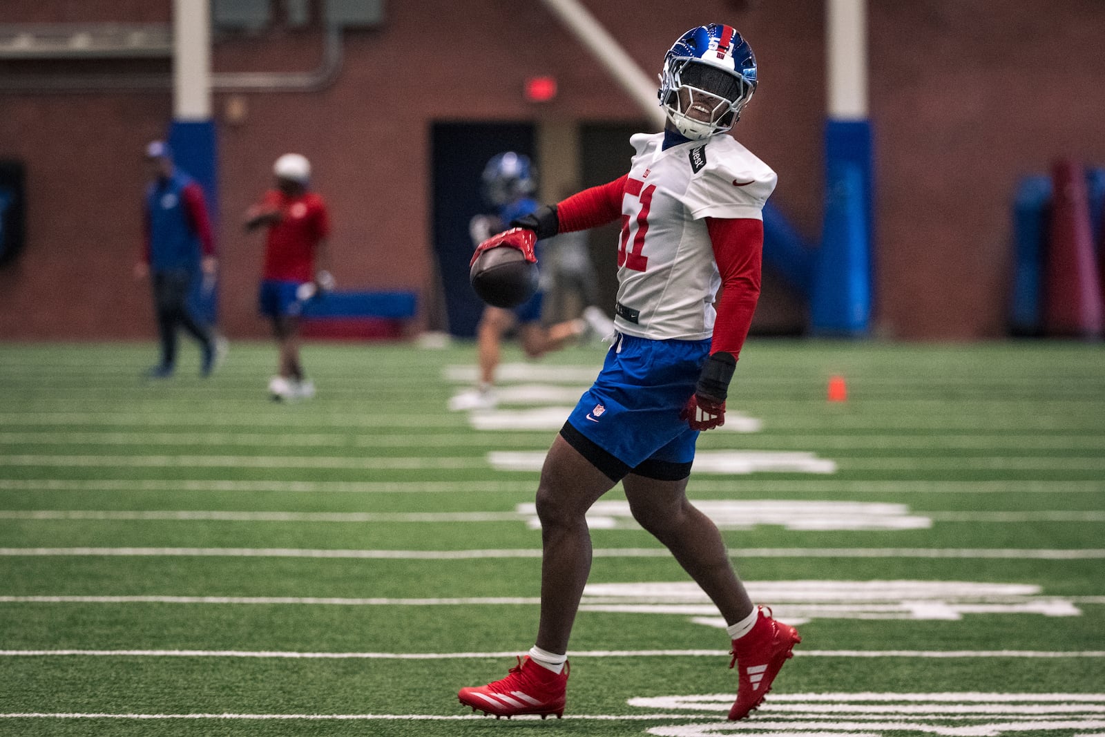 New York Giants linebacker Abdul Carter (51) slows to a stop after catching as pass during the NFL football team's rookie minicamp, Friday, May 9, 2025, in East Rutherford, N.J. (AP Photo/Angelina Katsanis)