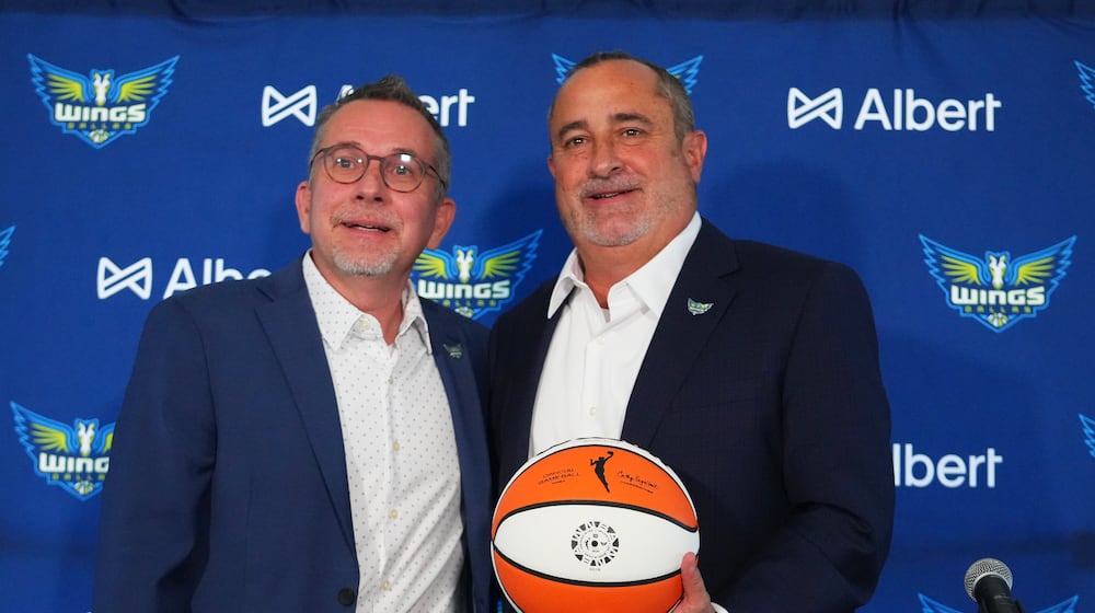 Dallas Wings general manager Curt Miller, left, poses for photographers with Jose Fernandez, right, during a news conference introducing Fernandez as the WNBA basketball team's new head coach, Thursday, Nov. 6, 2025, in Dallas. (AP Photo/Julio Cortez)