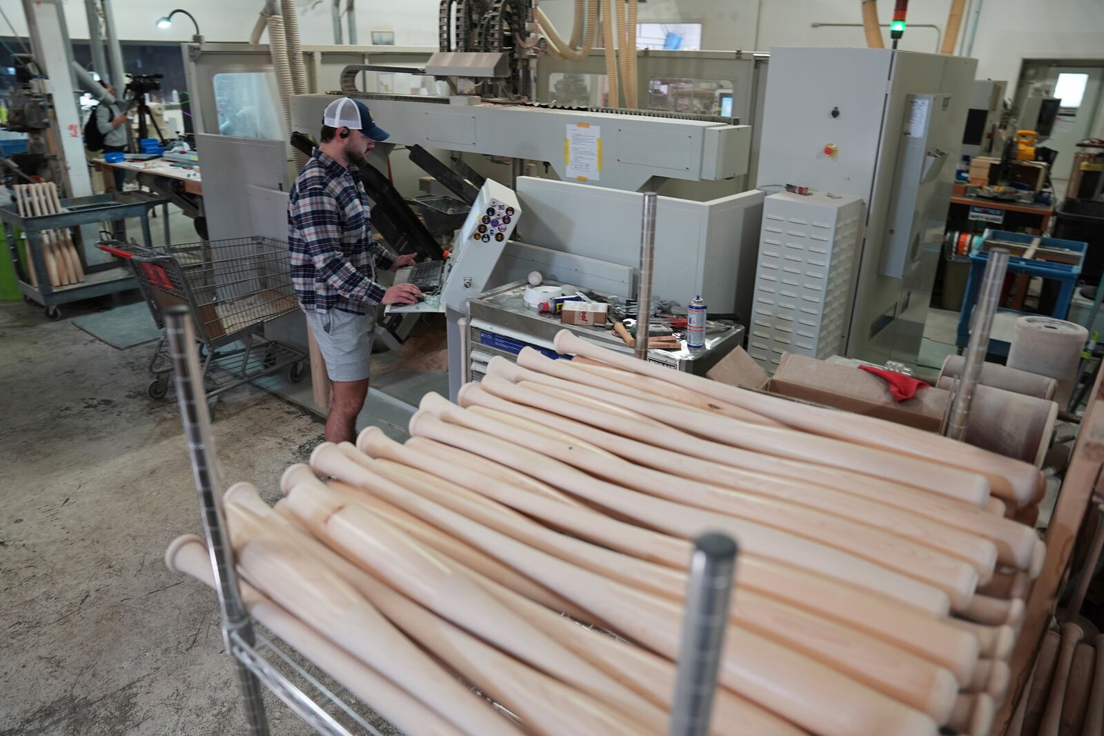 Tom Fazzini manufactures torpedo baseball bats at Victus Sports in King of Prussia, Pa., Wednesday, April 2, 2025. (AP Photo/Matt Rourke)