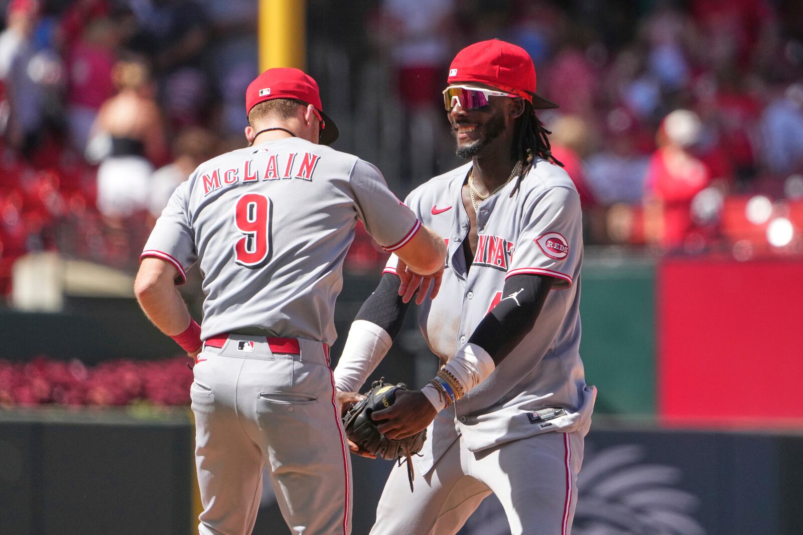 Cincinnati Reds' Elly De La Cruz, right, and Matt McLain (9) celebrate a victory over the St. Louis Cardinals in a baseball game Sunday, June 22, 2025, in St. Louis. (AP Photo/Jeff Roberson)