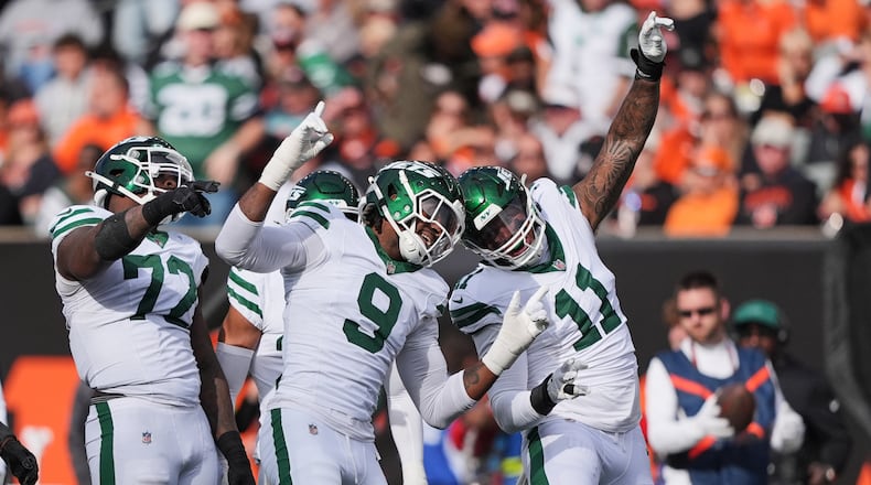 New York Jets defensive end Will McDonald IV (9) celebrates with teammates after sacking Cincinnati Bengals quarterback Joe Flacco during the second half of an NFL football game, Sunday, Oct. 26, 2025, in Cincinnati. (AP Photo/Joshua A. Bickel)