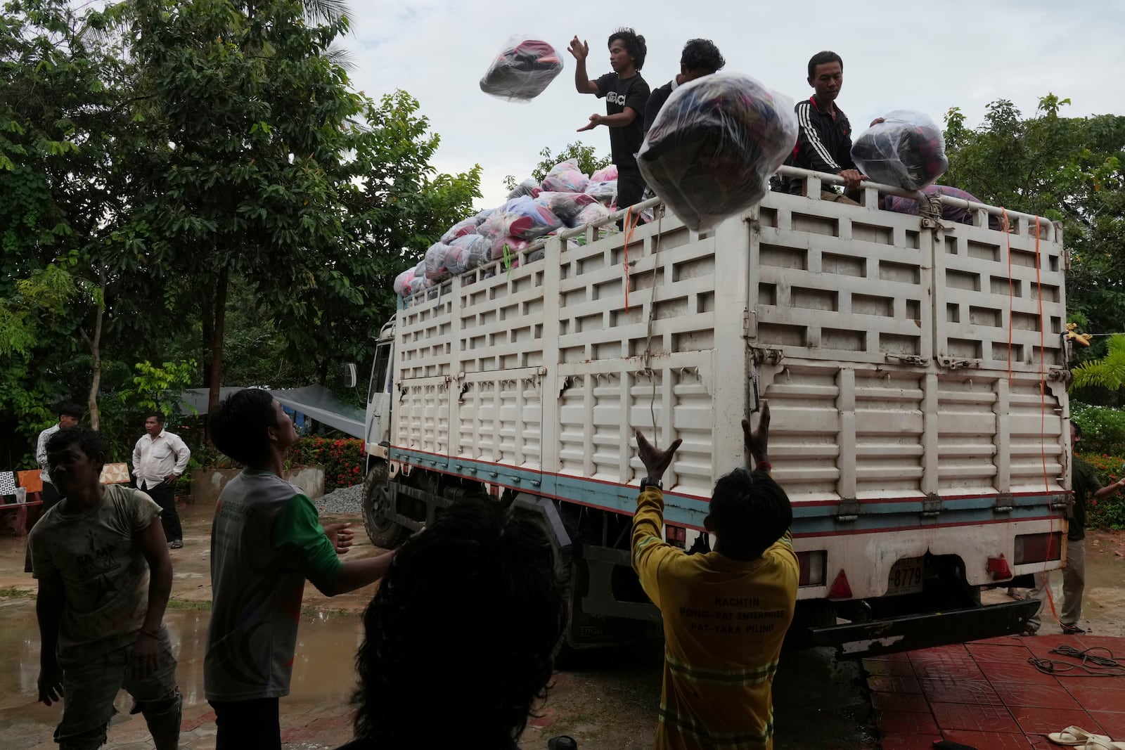 Local villagers help unloading supplies donated by a charity for refugees from a truck, in Srey Snam district, Siem Reap province, Cambodia, Monday, July 28, 2025, amid the fighting between Thailand and Cambodia. (AP Photo/Heng Sinith)