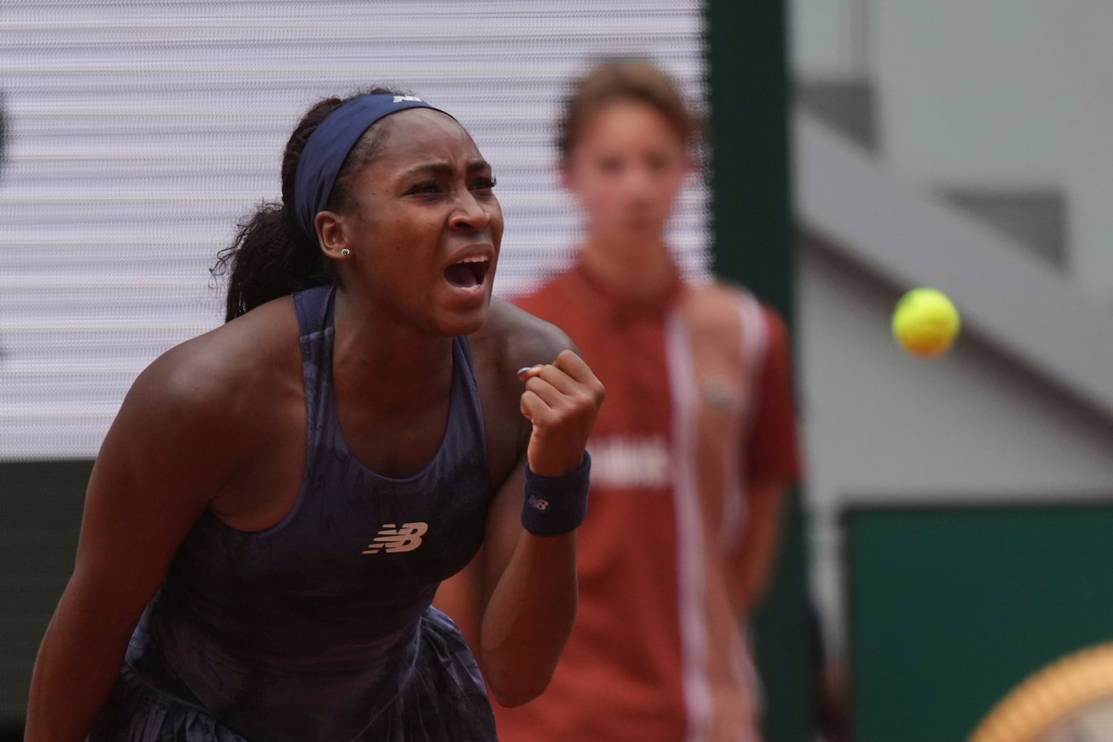 Coco Gauff of the U.S. celebrates as she won the fourth round match of the French Tennis Open against Russia's Ekaterina Alexandrova at the Roland-Garros stadium in Paris, Monday, June 2, 2025. (AP Photo/Thibault Camus)