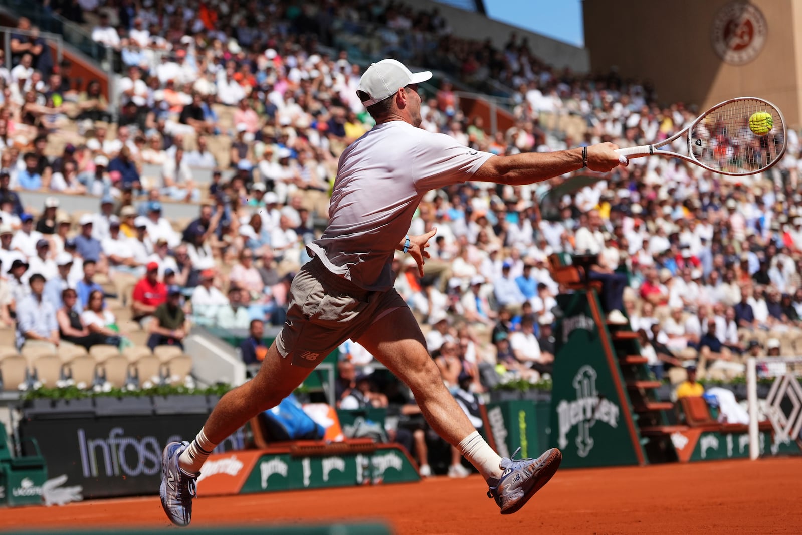 Tommy Paul of the U.S. returns the ball to Australia's Alexei Popyrin during their fourth round match of the French Tennis Open, at the Roland-Garros stadium, in Paris, Sunday, June 1 2025. (AP Photo/Lindsey Wasson)