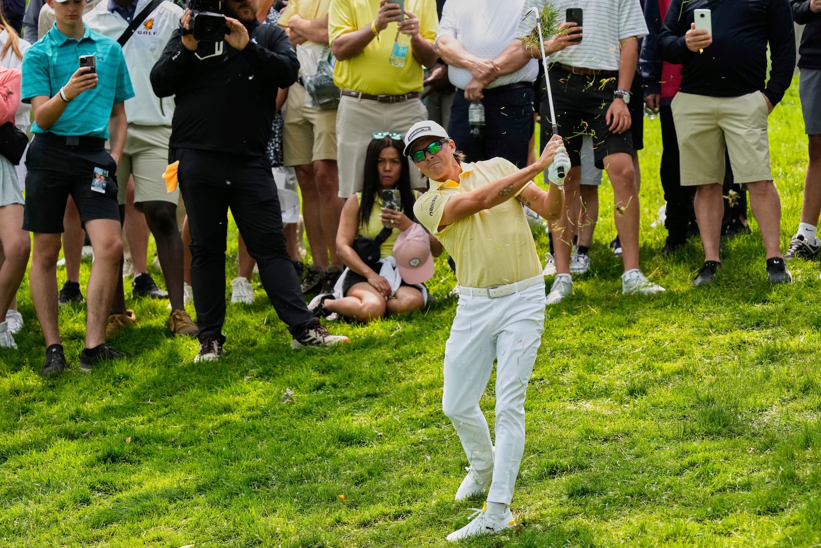 Rickie Fowler hits from the rough on the second hole during the final round of the Memorial golf tournament Sunday, June 1, 2025, in Dublin, Ohio. (AP Photo/Sue Ogrocki)