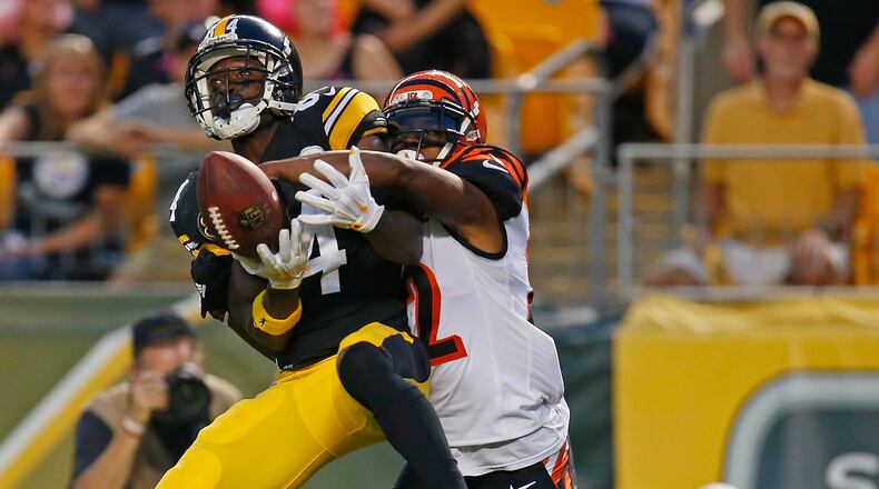PITTSBURGH, PA - OCTOBER 22: William Jackson #22 of the Cincinnati Bengals breaks up a pass intended for Antonio Brown #84 of the Pittsburgh Steelers in the second half during the game at Heinz Field on October 22, 2017 in Pittsburgh, Pennsylvania. (Photo by Justin K. Aller/Getty Images)