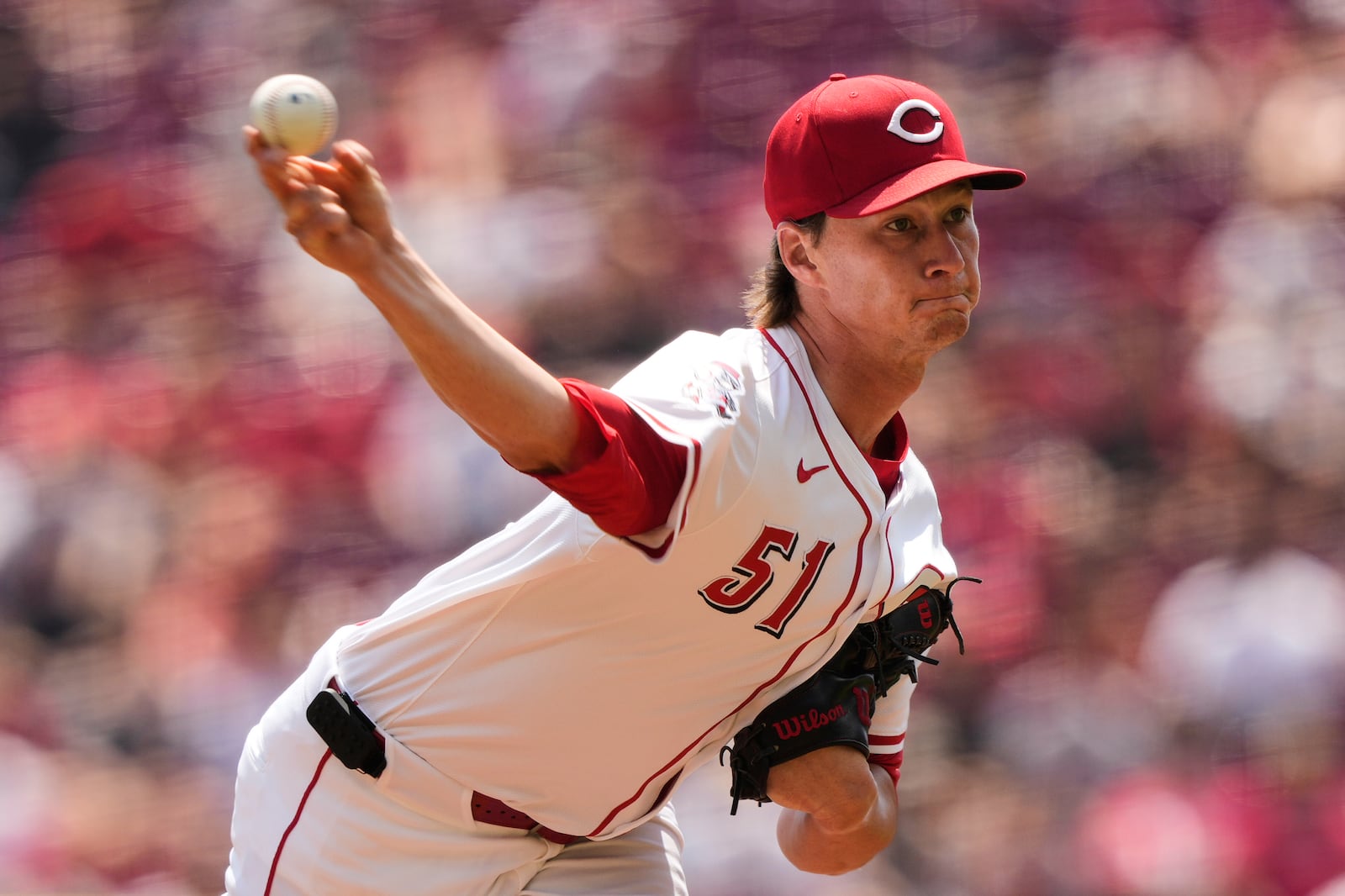 Cincinnati Reds pitcher Brady Singer throws during the second inning of a baseball game against the Atlanta Braves, Friday, Aug. 1, 2025, in Cincinnati. (AP Photo/Carolyn Kaster)