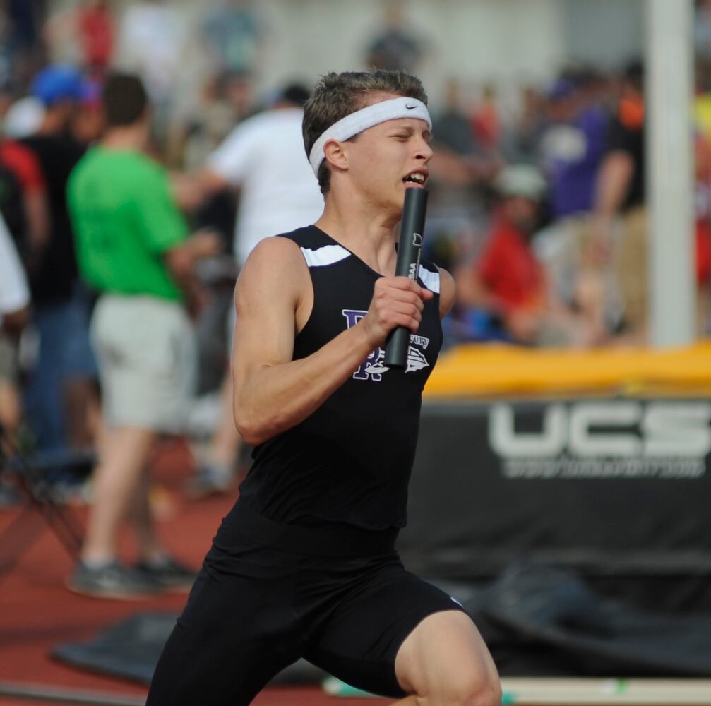PHOTOS: State track and field, Day 2, D-III running, D-II field