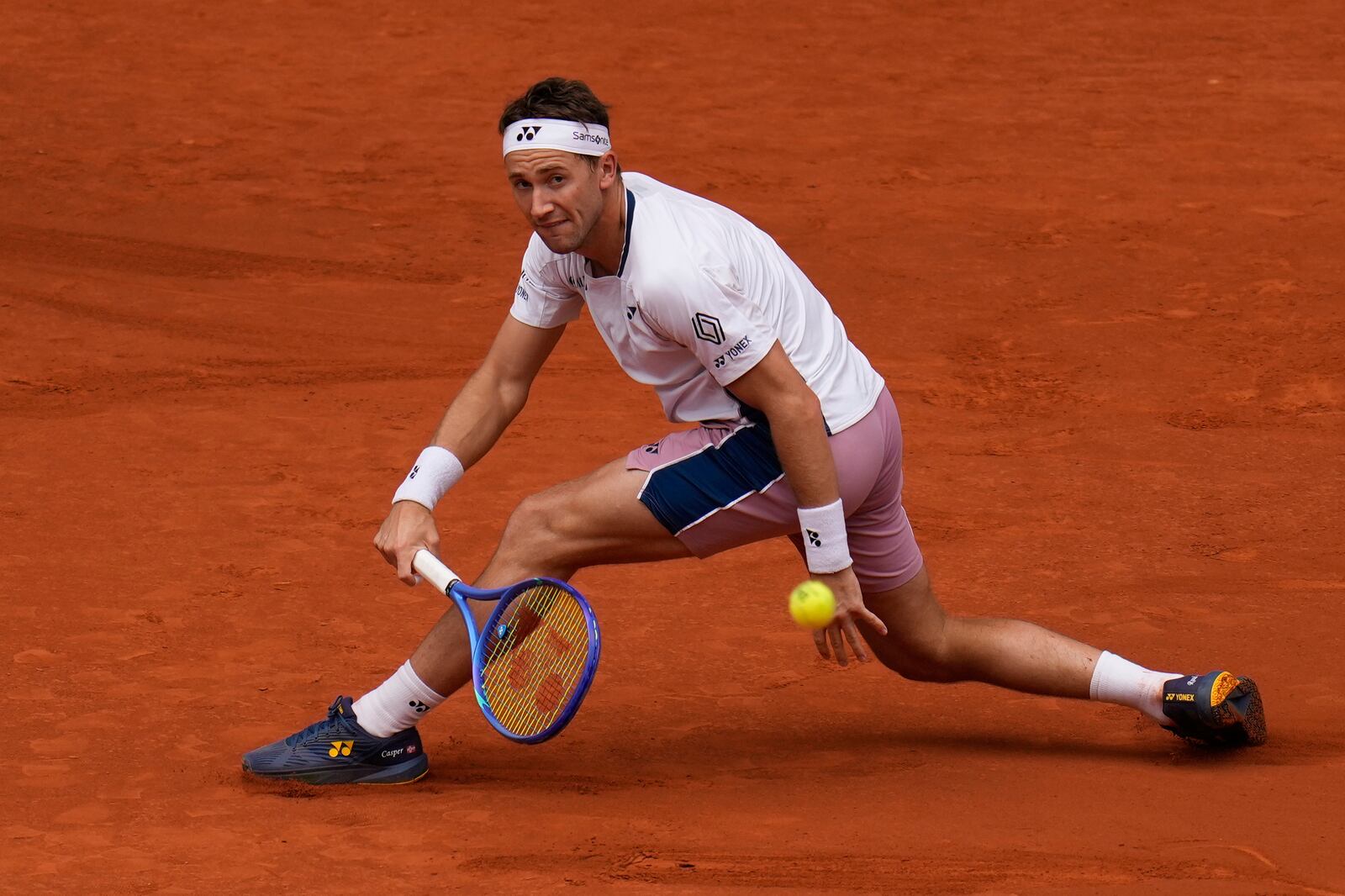 Casper Ruud of Norway returns the ball against Francisco Cerundolo from Argentina during men's semifinal at the Madrid Open tennis tournament in Madrid, Spain, Friday, May 2, 2025. (AP Photo/Manu Fernandez)
