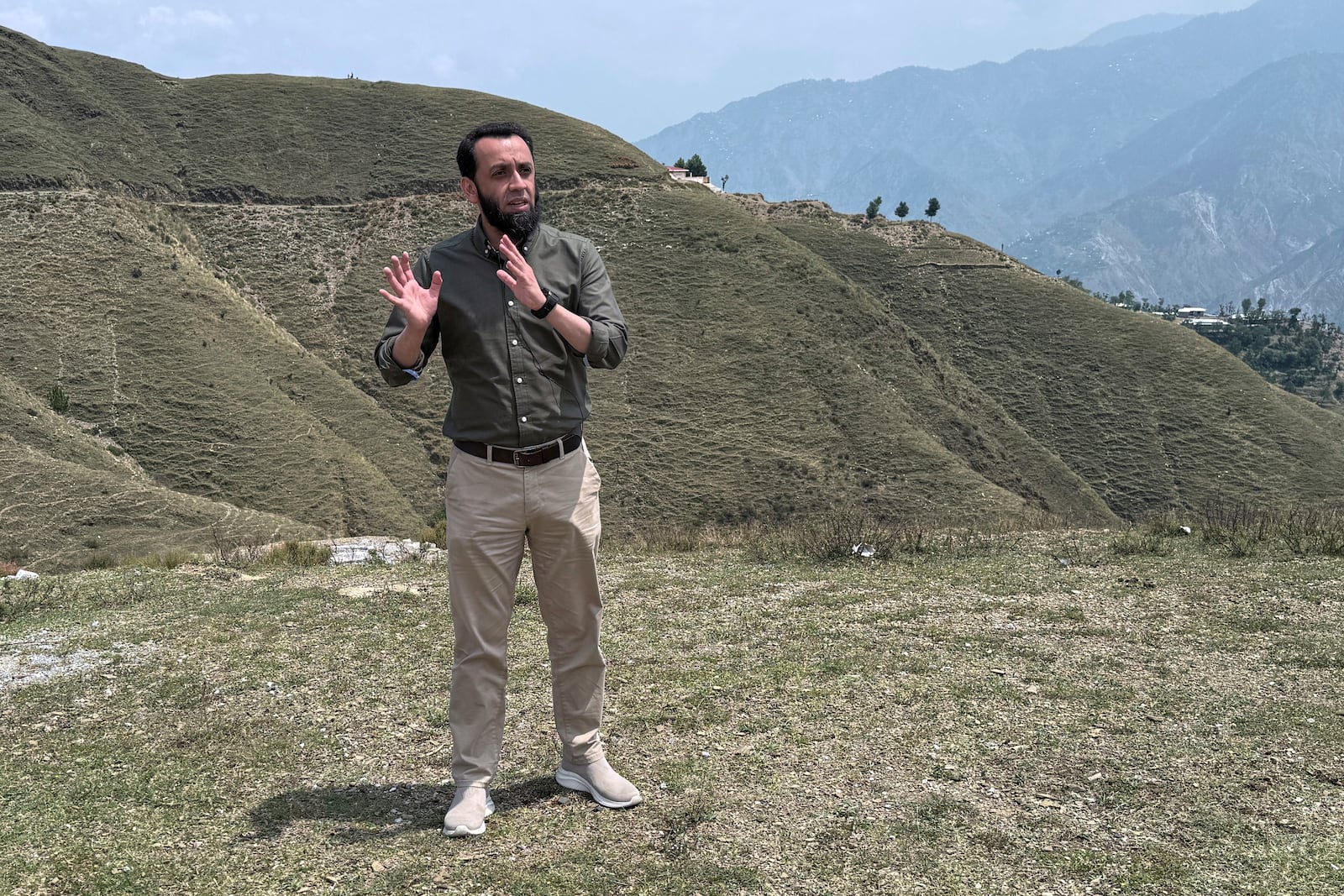 Pakistan's Information Minister Attaullah Tarar, center, briefs journalists during a government's organized trip for media to Bella Noor Shah, a mountainous village near Muzaffarabad, the capital of Pakistan administered Kashmir, Monday, May 5, 2025. (AP Photo/Muhammad Yousuf, Pool)