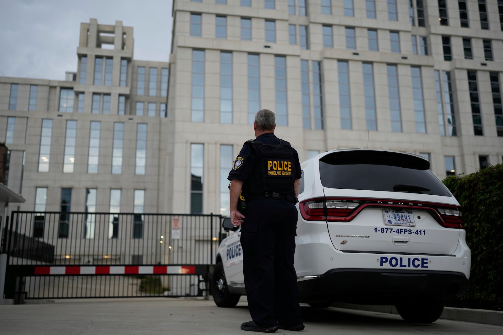A homeland security police officer stands outside the federal courthouse on Friday, June 6, 2025, in Nashville, Tenn. (AP Photo/George Walker IV)
