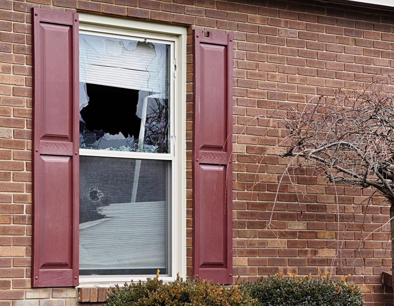 PHOTOS: Investigation continues after Springfield standoff