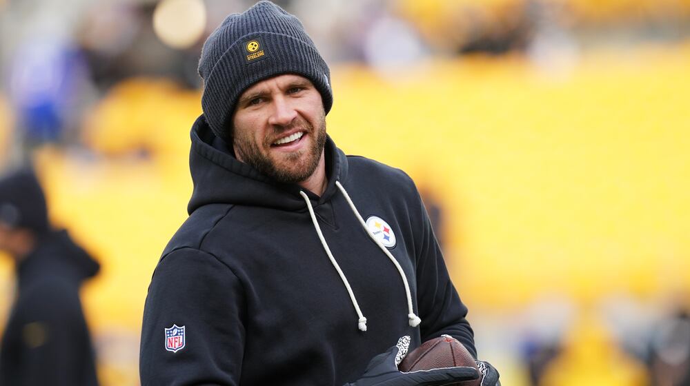 Pittsburgh Steelers linebacker T.J. Watt warms up before an NFL football game against the Buffalo Bills Sunday, Nov. 30, 2025, in Pittsburgh. (AP Photo/Matt Freed)