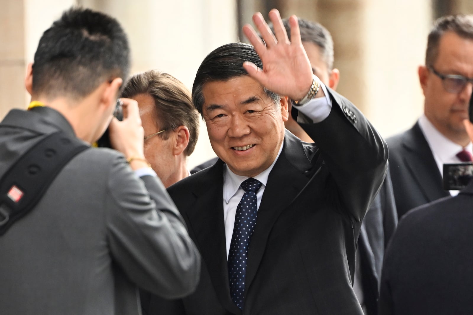 Chinese vice prime minister He Lifeng, center, waves as he arrives at Rosenbad before trade talks between the US and China in Stockholm, Sweden, July 28, 2025. (Fredrik Sandberg/TT News Agency via AP)