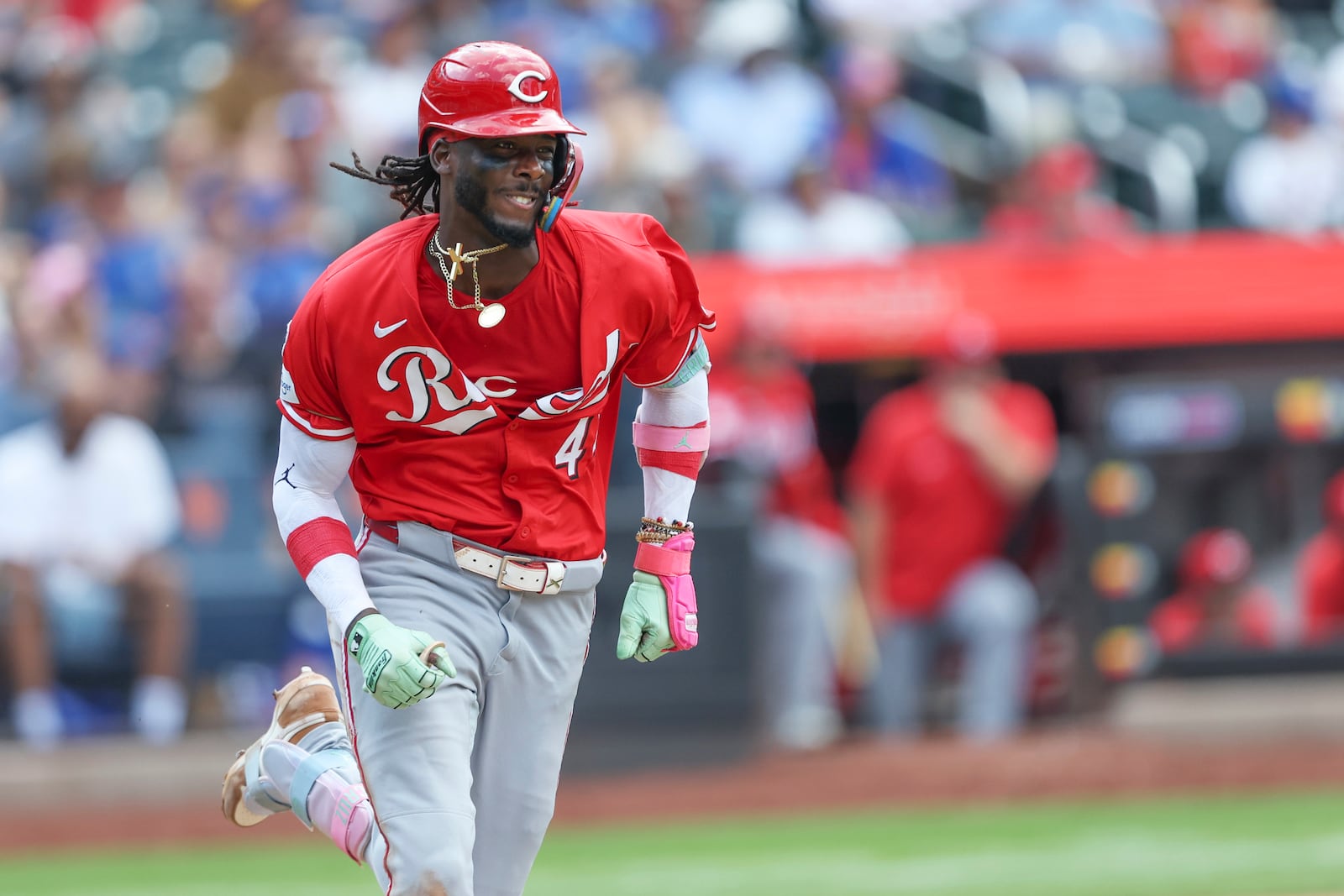 Cincinnati Reds' Elly De La Cruz reacts after he grounded out while running out to first base in the sixth inning of a baseball game against the New York Mets, Sunday, July 20, 2025, in New York. (AP Photo/Heather Khalifa)