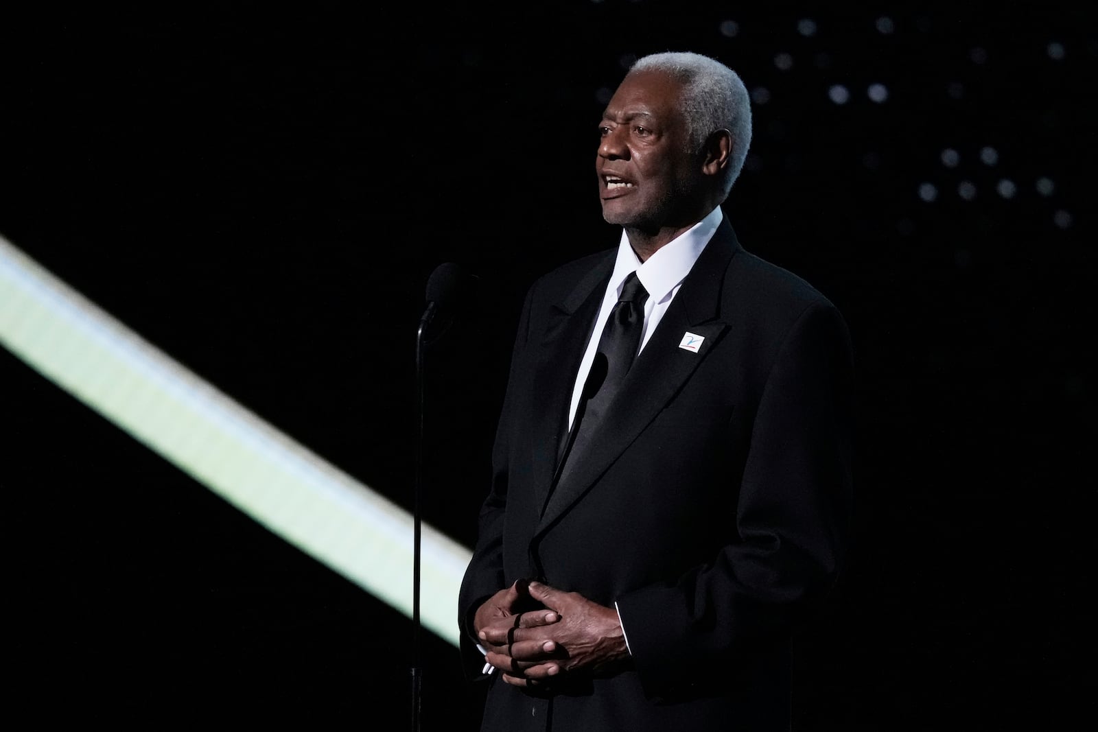 Oscar Robertson speaks while being honored with the Arthur Ashe Award for Courage at the ESPY Awards at the Dolby Theatre in Los Angeles, Wednesday, July 16, 2025. (AP Photo/Mark J. Terrill)