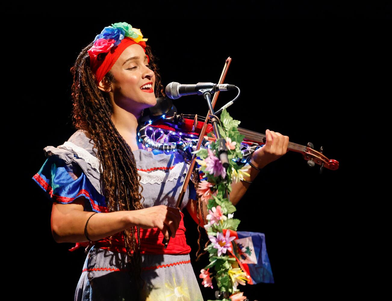 Haitian Group Performs for Children