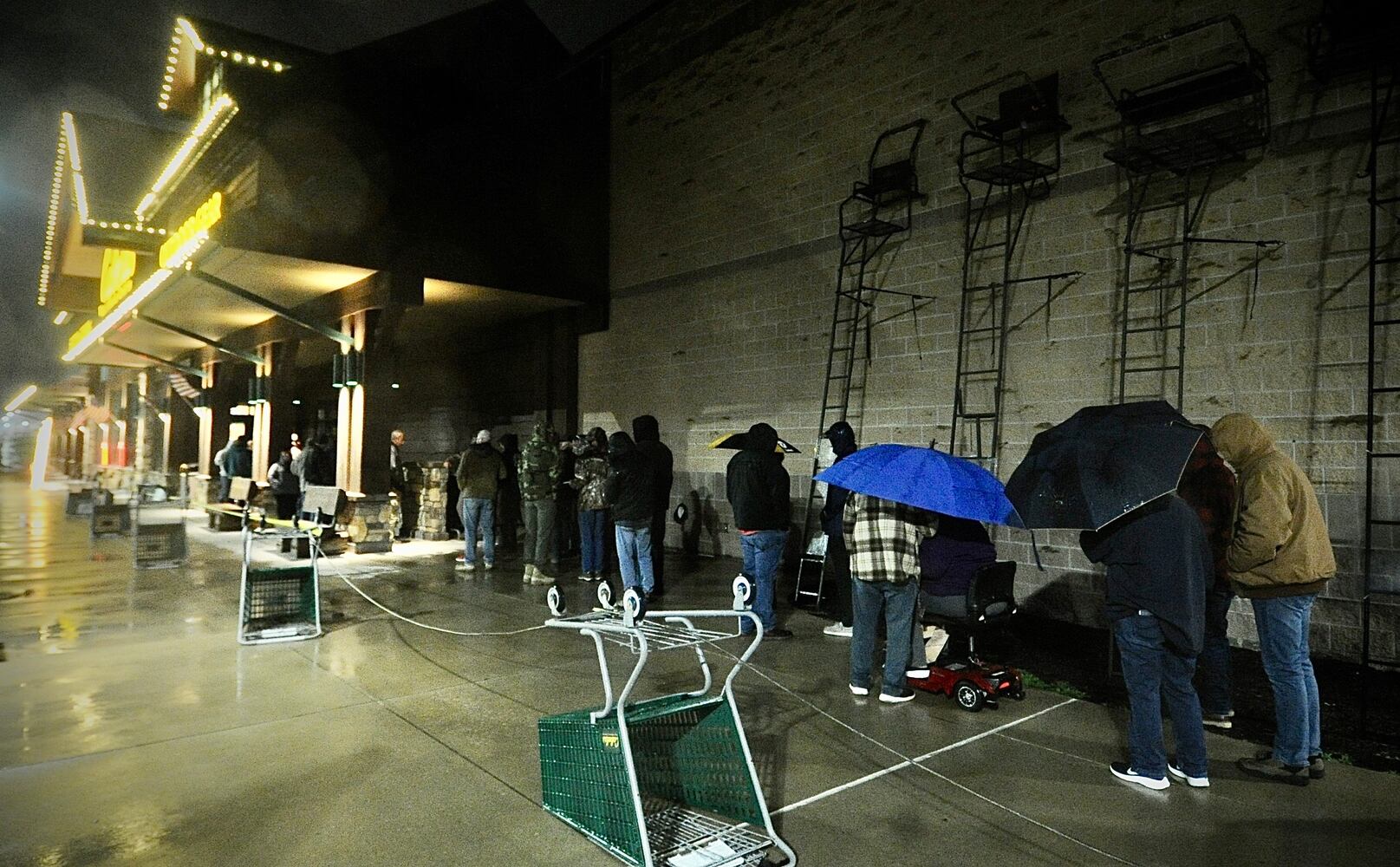 PHOTOS: Black Friday shopping in the Miami Valley
